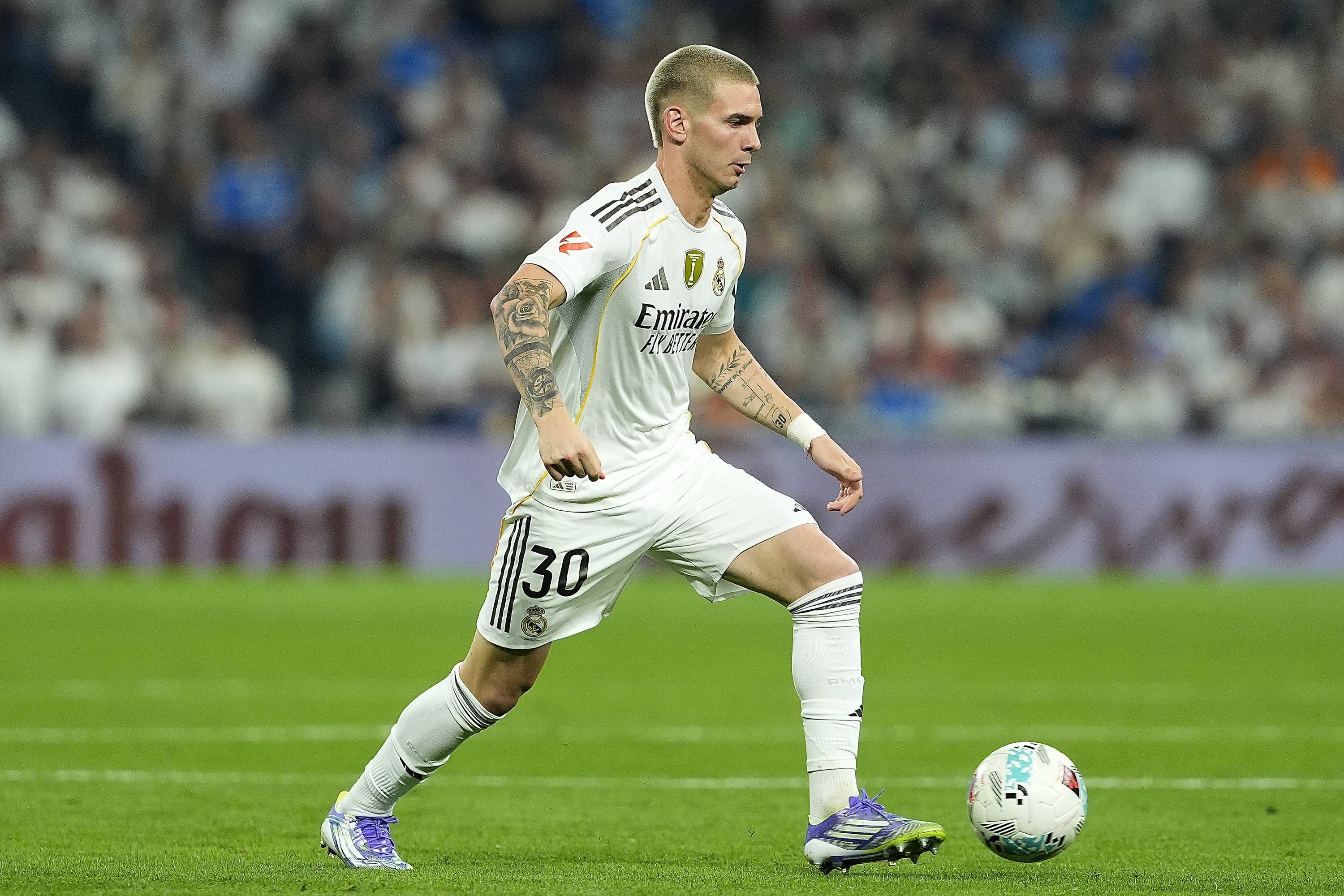 记者：马斯坦托诺为皇马出战欧冠不会有任何问题